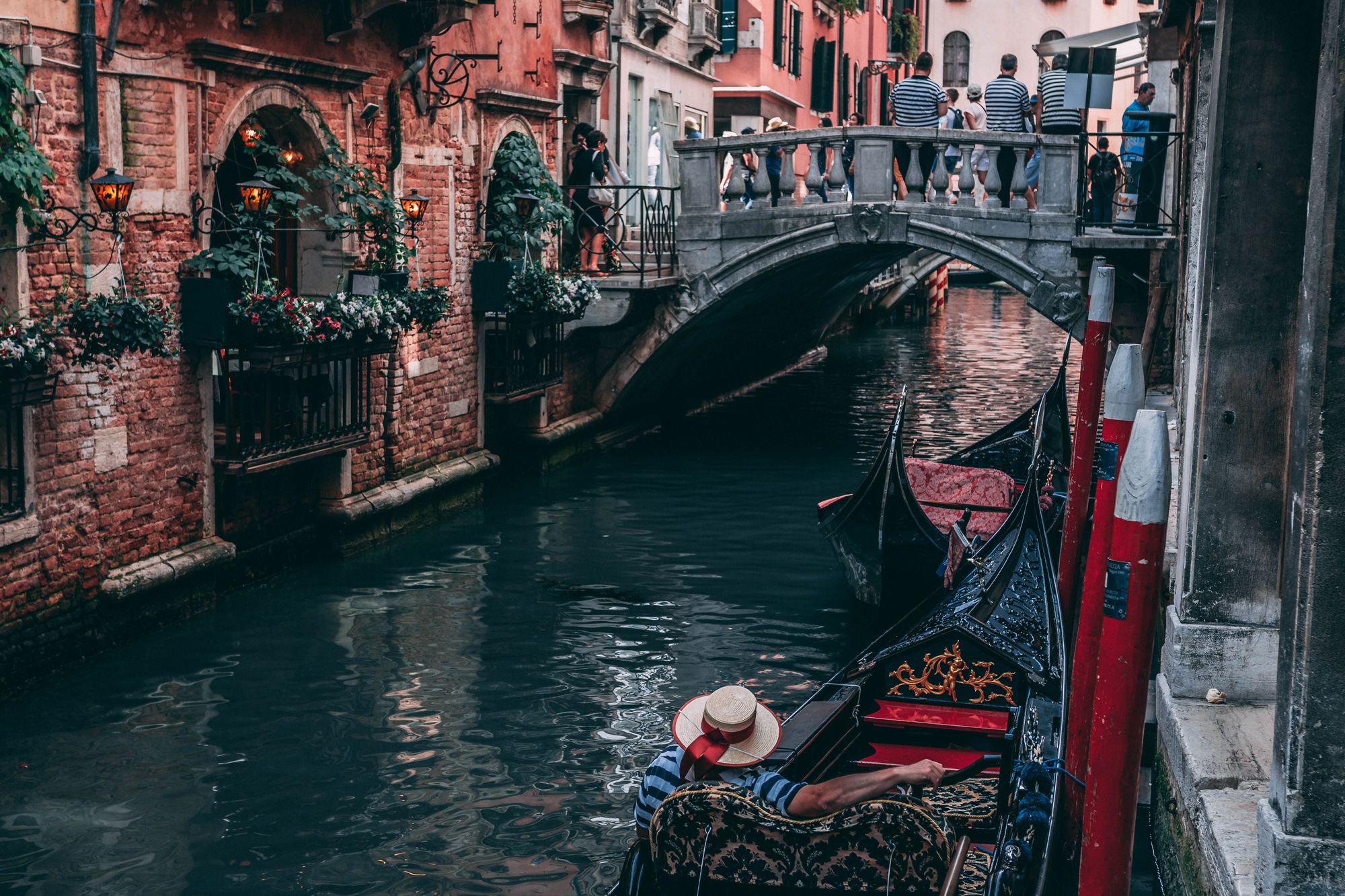 getting lost in Venice. In the pic: Venice canal (photo by hitesh choudhary - via pexels)