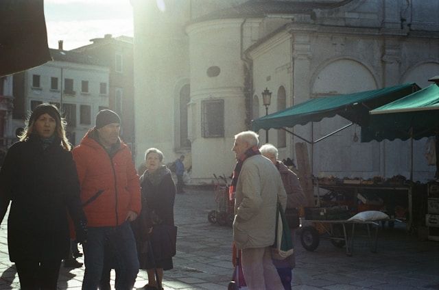 Can i walk to Venice from train station