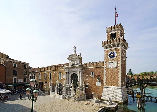 Dior supports the restoration of the Porta Magna of the Venice Arsenal