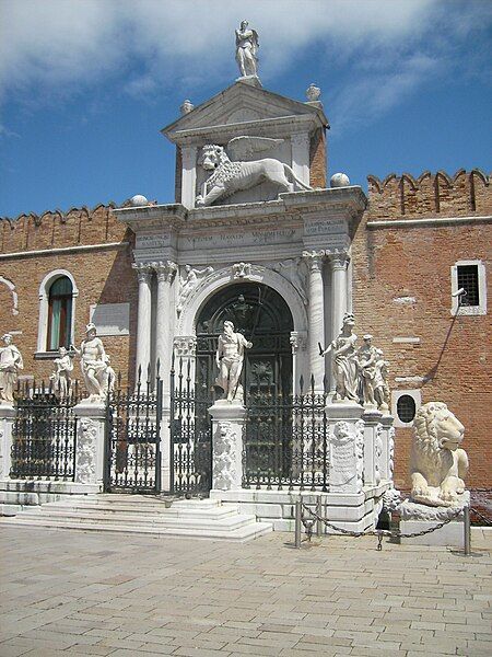 Dior supports the restoration of the Porta Magna of the Venice Arsenal