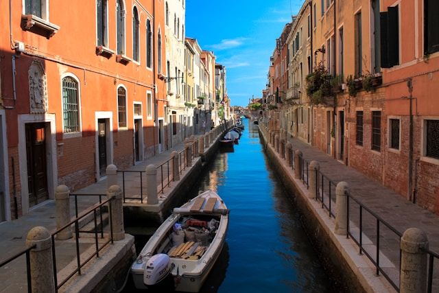 what does Venice look like under the water?