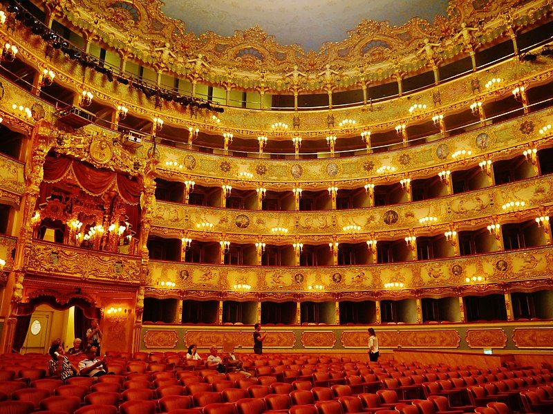 Theater La Fenice: prices, how to dress and more
