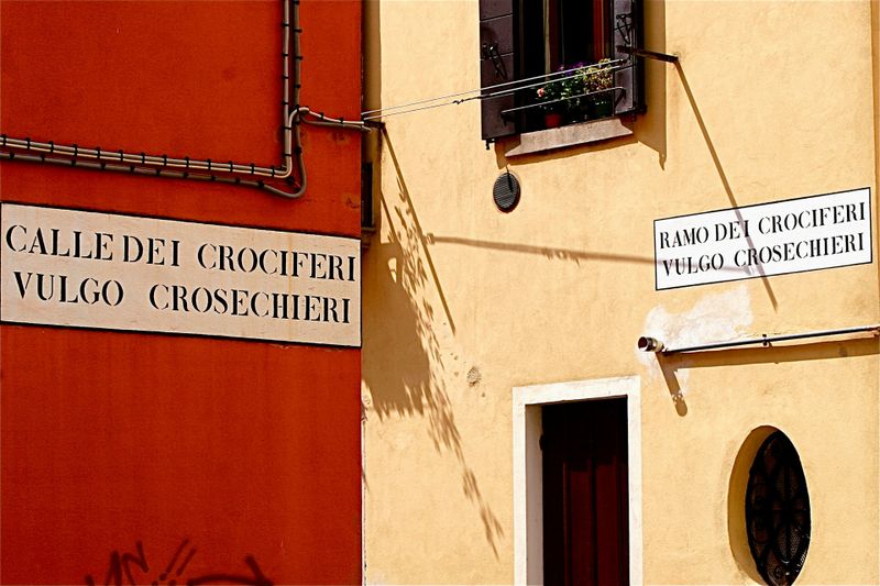 Discovering Venice Signs: all the secrets