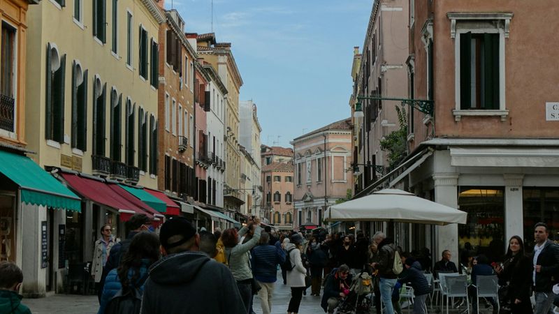 Can i walk to Venice from train station?