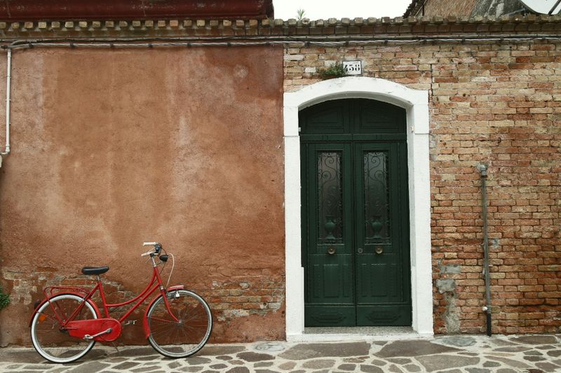 Venice bike rental: A unique way to explore the floating city